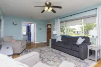 Beautiful Heated Pool- Family House