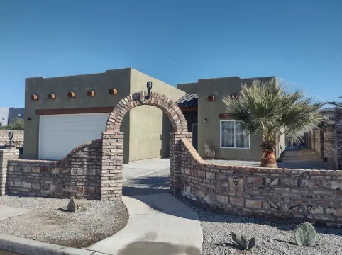 Mountain View Oasis - Couples Retreat with 2 King Beds and Pool