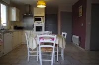 Charming furnished holiday rental on the Bassin d'Arcachon. Hotels in Audenge