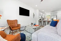 Charming 2-bedroom townhome with WiFi, minutes from Auburn University's campus