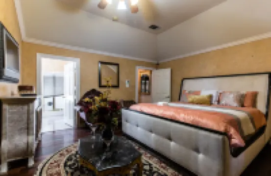 ENJOY RESORT  STYLE LUXURY ACCOMMODATIONS AT THE ESTATE HOME