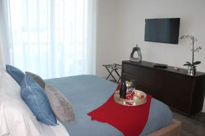 Stylish Oceanview  apartment in Hollywood Beach + 2 free bikes