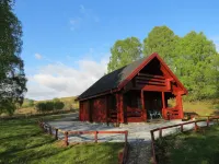 Pine Lodge Cosy Cabin With 2 Bedrooms. Open all year. 15 miles from Fort William