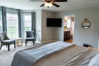 Spacious & Modern Home only 50 mls from Smoky Mtns