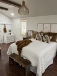 Serene & Cozy Bungalow with 1 bedroom and WiFi, AC in peaceful Kernersville