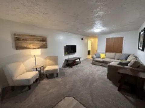 Cozy Corner at College Center of Town Sleeps 4