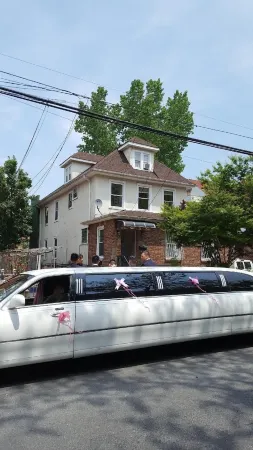 Walk to the "U S OPEN Отели рядом с достопримечательностью «Free Synagogue of Flushing»