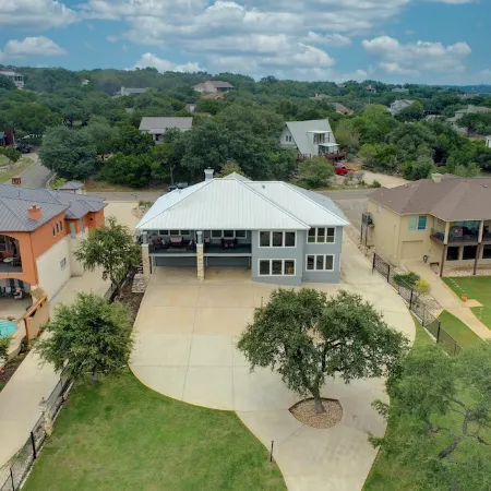 Spacious Lake Travis retreat with stunning views and huge gameroom!