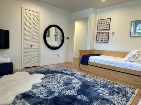 The Blue Heron-Spacious Waterfront Eastern Shore getaway with kayaks