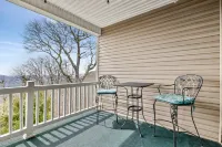 Beech Mtn - Gorgeous Mountain Views! Walk to Restaurants, Fred’s! Fireplace!