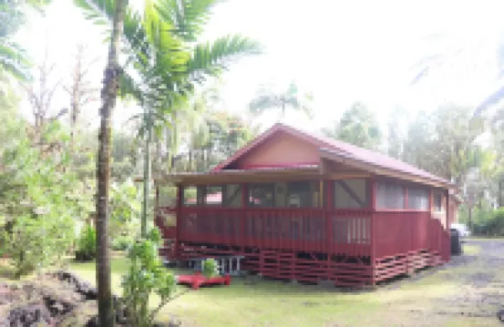 COZY HIDEAWAY IN THE OHIA RAINFOREST LOCATED BELOW VOLCANO NATIONAL PARK