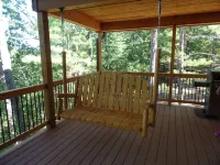 A luxurious cabin quietly tucked away in the woods, pet friendly, WiFi