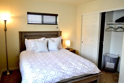 Modern 2 Bedroom Townhome, 1.5 Bathrooms, 1 Car Garage with Level 2 EV Charging Hotel a Loveland