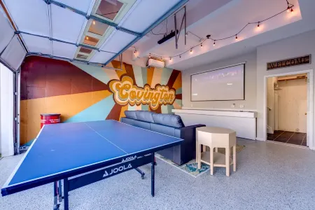 Riverfront Oasis: 5 Min to DT Cincinnati