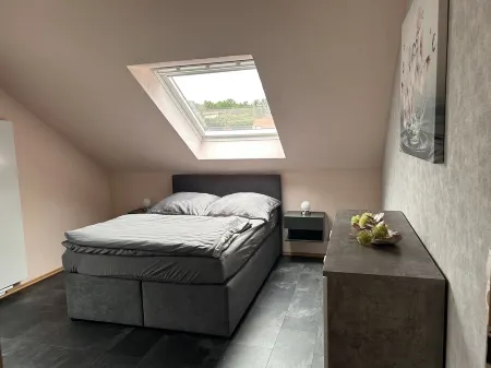 Gemütliche, Moderne Ferienwohnung im Herzen der Pfalz. Wanderwege in der Nähe