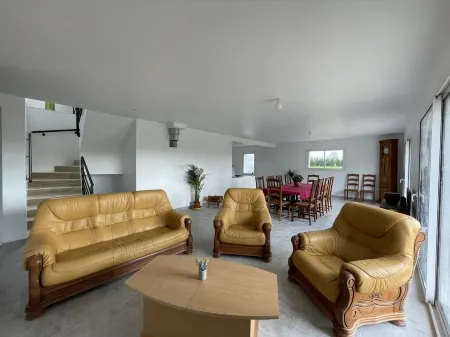 Maison de Campagne 5 Chambres 10/12 Personnes Avec Animaux de Compagnie Acceptés Отели в г. Морбиан