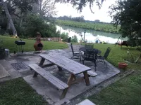 One of a Kind Vintage Lakefront Getaway on Lake Dunlap--W/D, fire pit, 4 tvs