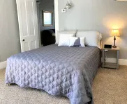 Cute & Cozy-Historic & Vibrant Capitol Downtown-private 2 brm apartment Hotels near Wesley United Methodist Church, Concord, NH