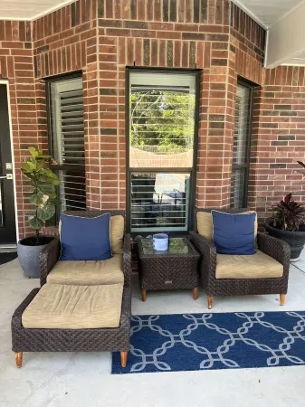 Welcome to The Oasis Pool Haus! Enjoy a private, luxury home with pool. Отели в г. Сельма