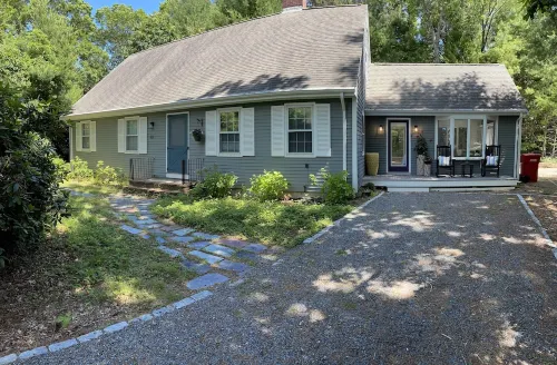 Relaxing family New Seabury home on cul-de-sac steps from Pond & Golf Course