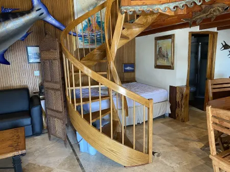 Living Life Dockside