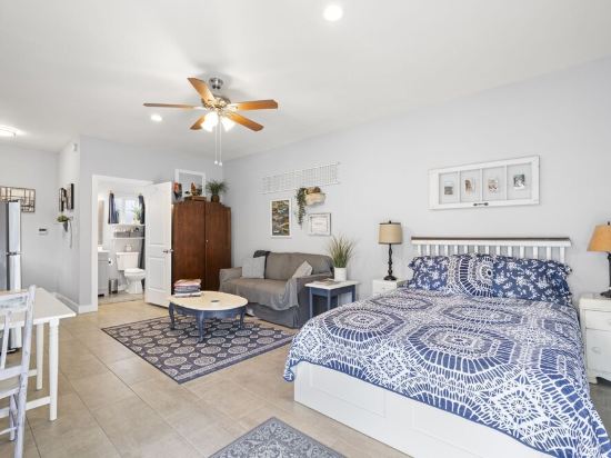 The Hen House: Enchanted Casita Near Downtown Phoenix