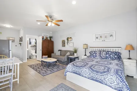 The Hen House: Enchanted Casita Near Downtown Phoenix Отели рядом с достопримечательностью «St. Mary's Basilica»