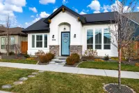 New Farmhouse Cottage in the heart of Treasure valley with Hot tub!! 프랭클린 공원 주변 호텔