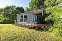 200' of private waterfront, hot tub & kayaks