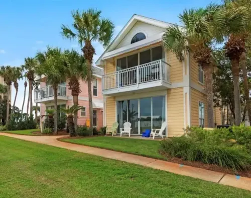 Dolphin Daze-Unit B - Downstairs - Walk to the beach!