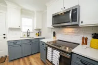 Cottage Row: Leontyne