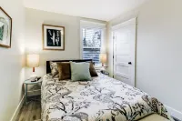 The Pine House: Unit A (near 6th Ave, UPS, UW, and Point Ruston)