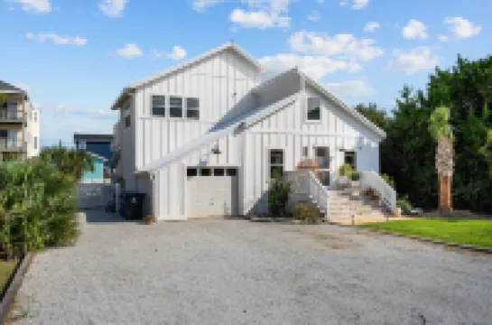 Surf Gypsy - Dog friendly, ocean views, heated pool, hot tub & steps from beach!