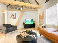 NEW Quaint 2 bedroom near Newfound lake, hiking, skiing, hot tub & star gazing! Hotel a Alexandria