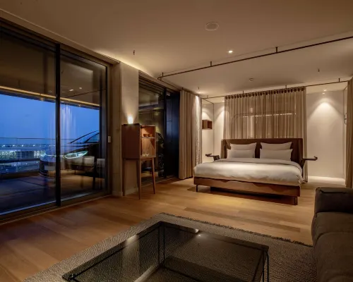 b'mine Frankfurt Airport, WorldHotels Crafted Hotels near Melody Karaoke Bar