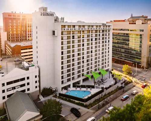 Hilton Birmingham Downtown at UAB Отели рядом с достопримечательностью «Научный Центр МакУэйн»