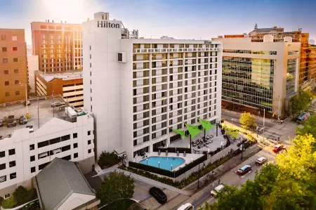 Hilton Birmingham Downtown at UAB Отели в г. Бирмингем