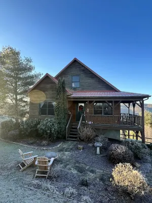 Cozy Cabin, Kid & Pet Friendly, Mountain Views, River Access, Kayak, Near Boone