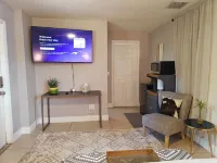 Queen. Minutes to Wilton drive. Private entrance and bathroom