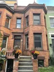 Charming & Spacious Apt in Historic Rowhouse 컬럼비아 하이츠 호텔