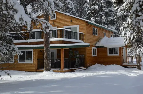 Relaxing, spacious cabin w/ hot tub and Starlink's high-speed internet service