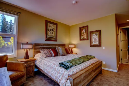 Riverfront Condo with Amazing Ski Slope Views overlooking the Fraser River!