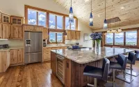 Majestic Mountaintop Retreat! Luxury in a serene setting All seasons family fun