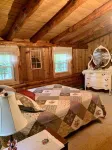 Rustic Log Home located near Baileys Harbor
