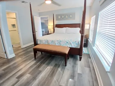 3Mi 2 Beach Updated in 2023 Spacious Private Baths Kit Close to 20 Restaurants Hotels near Lover's Key State Park beach