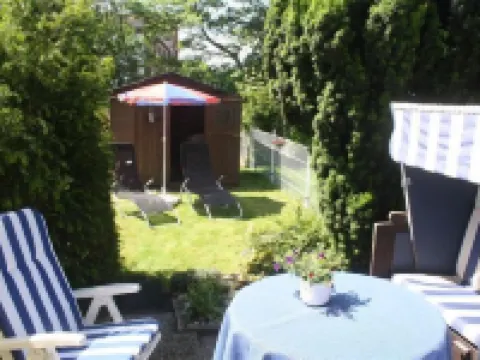 Middle row house near the beach, quiet location but in the middle of life Hotels in Tossens