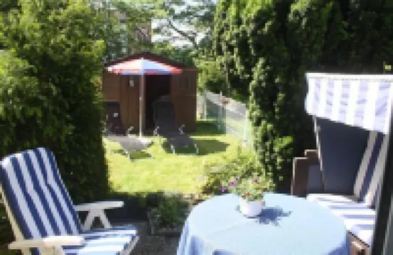 Middle row house near the beach, quiet location but in the middle of life