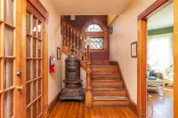 Charming Applebrook Historic Home - Mountain Views & Spacious Grounds