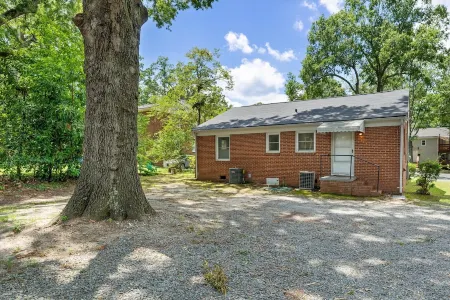 Duke East Campus 2BR Buchanan Отели рядом с достопримечательностью «Университет Дьюк»