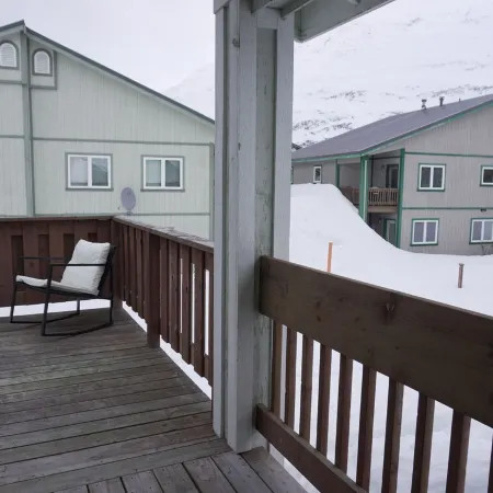 Escape to Serenity: Cozy Alaskan Retreat with Private Indoor Sauna